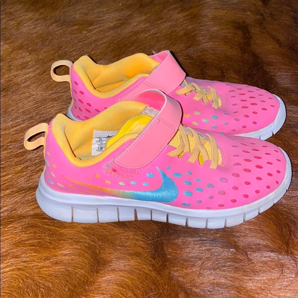 Kid Nikes - Picture 2 of 4